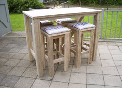 Steigerhouten bartafel met stoelen