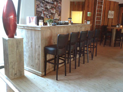 Bar van steigerhout